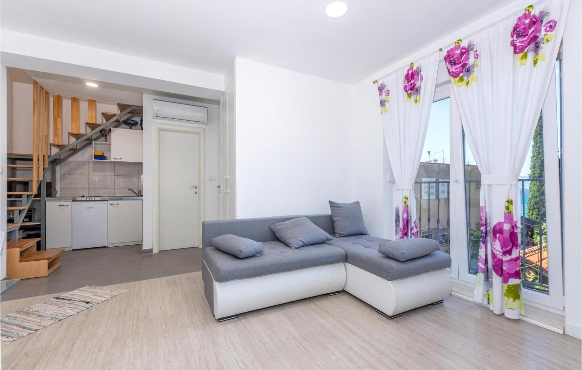 Gorgeous Apartment In Omis With Kitchen Экстерьер фото